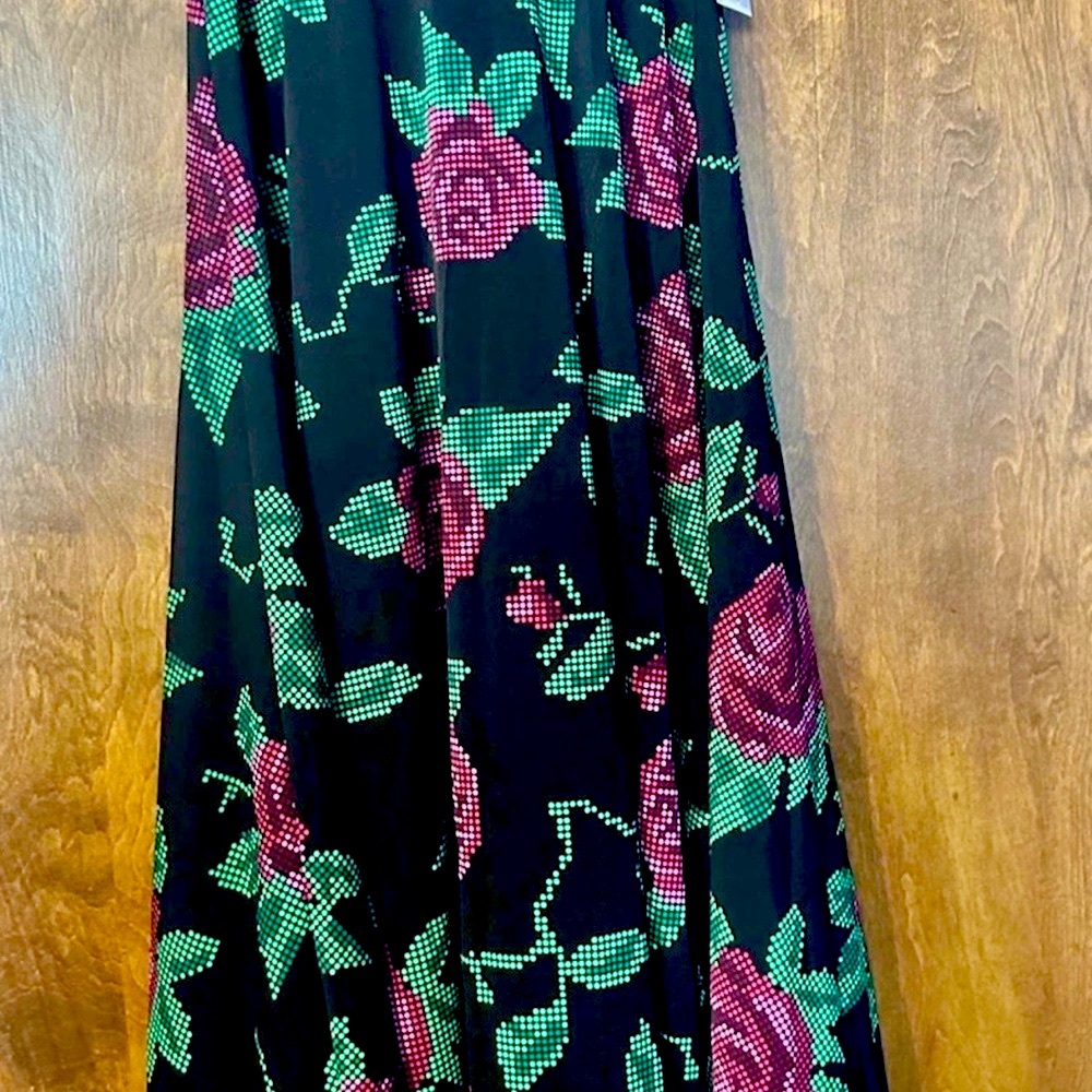 LulaRoe Maxi Skirt Rare Pixel Rose Print XS (2-4) NWT - Picture 4 of 10